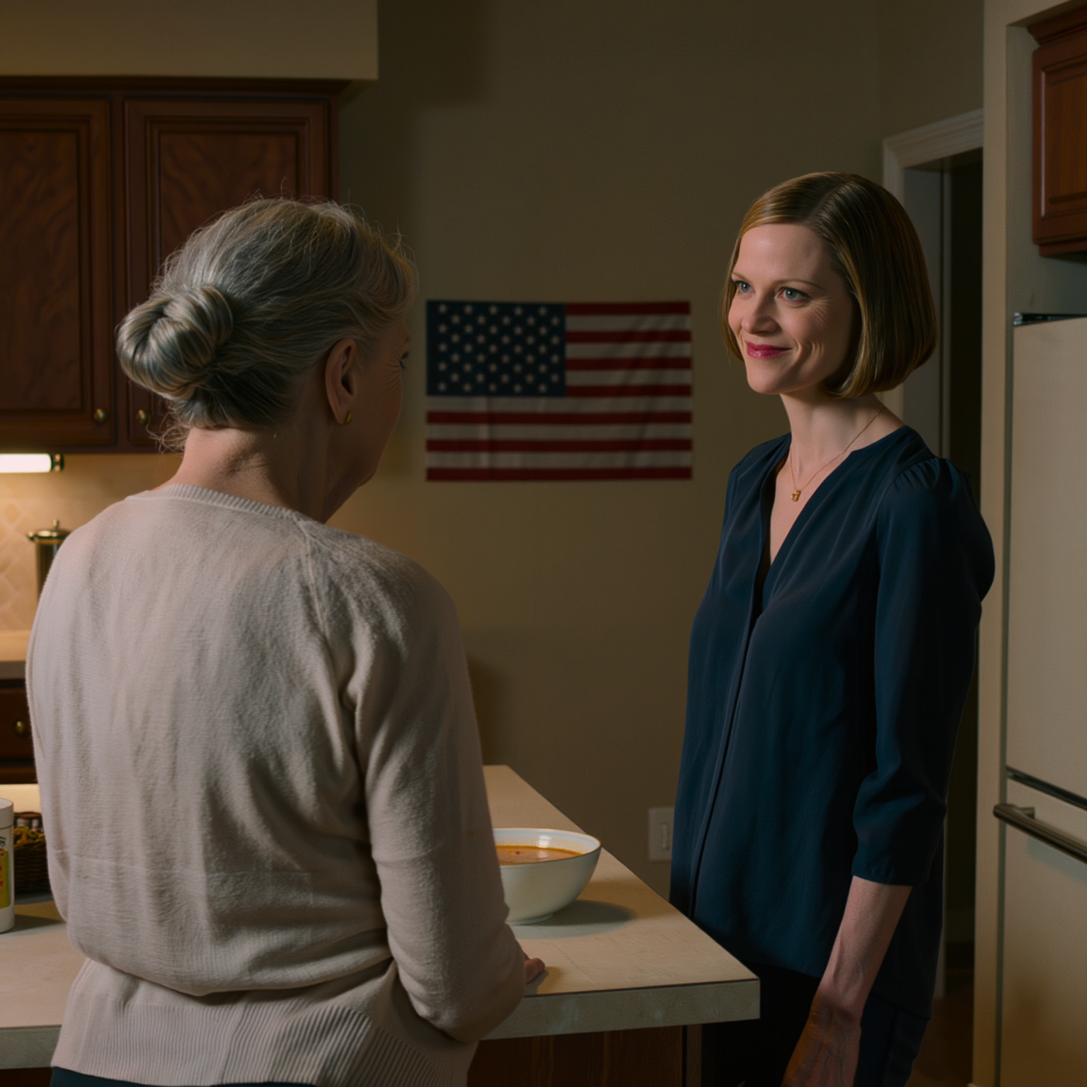 Min svärdotter hade precis blivit befordrad, och hon tog med hela familjen ut på en tjusig middag samtidigt som hon lämnade mig bakom sig; några timmar senare smsade hon, “mamma, värm upp resterna i kylen. Slösa inte bort dem.” Jag svarade helt enkelt, “Okej.” Sen packade jag mina väskor och gick. När de kom hem, öppnade dörren och såg vad som väntade där inne frös hela familjen på plats.