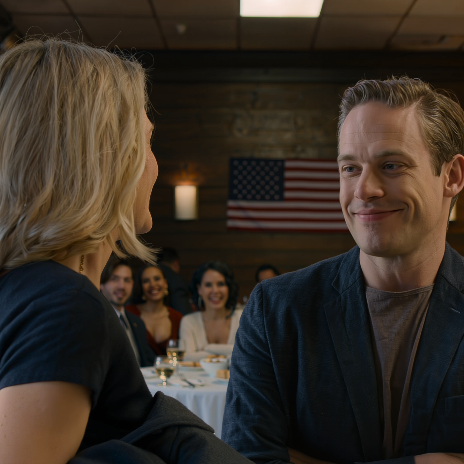 På min födelsedagskväll såg jag min brorson lyfta upp marinjackan jag älskade som om det var ett skräp, upprepa vad hans far hade sagt och sedan dumpa en hel kopp röd drink i ärmen medan alla vid bordet skrattade, men det som verkligen gjorde mig vaken var inte fläcken, det var meddelandet som kom direkt efter att jag betalat räkningen och kommit hem