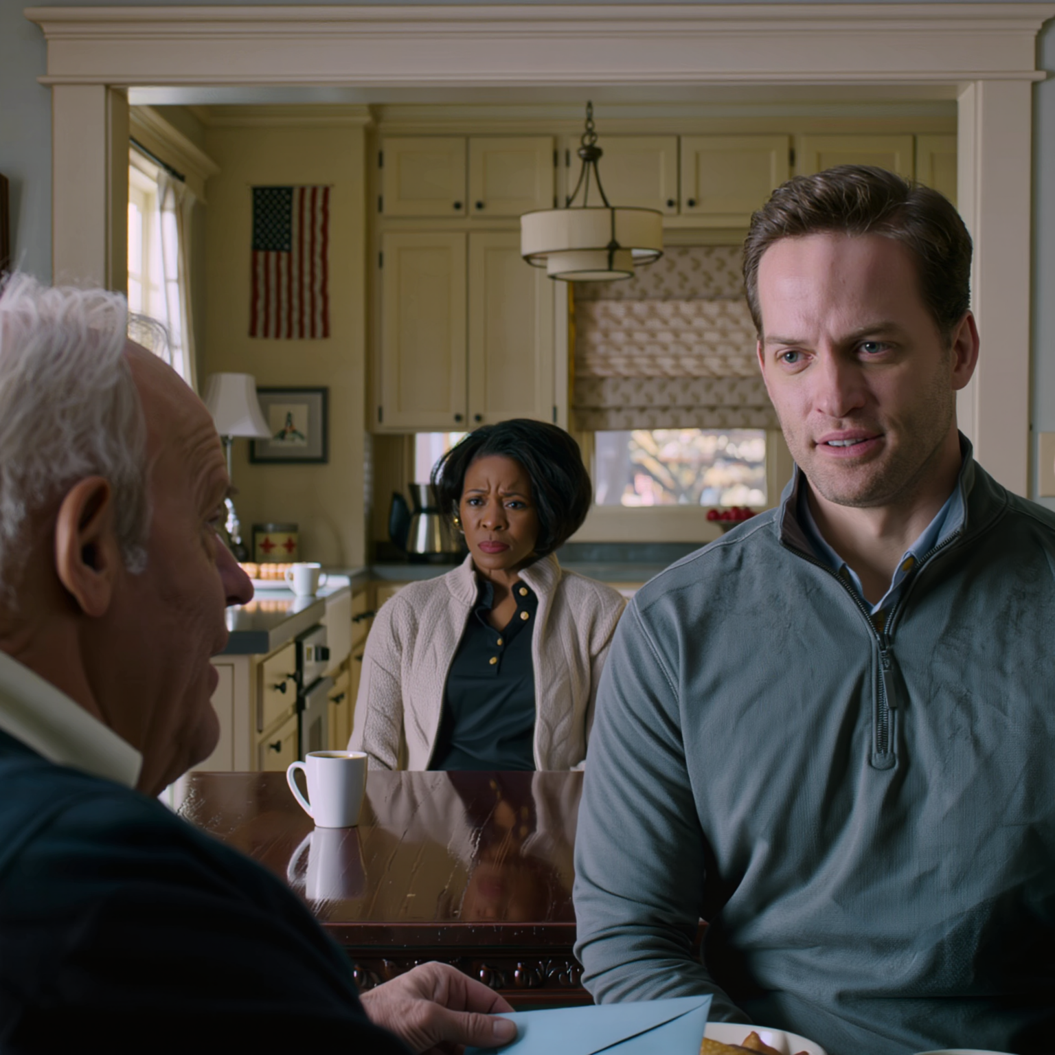 Jag hade en dålig känsla för mitt eget hem, så jag låtsades acceptera biljetten till Florida, men hyrde i hemlighet ett nedgånget rum tvärs över gatan så att jag kunde sitta där och titta på min egen ytterdörr, och sedan tog en äldre granne mig plötsligt vid handen och lutade mig in för att viska, “Vid midnatt kommer du att se och förstå allt,” och det som fick mina knän att ge ut var inte musiken, utan det de trodde att jag aldrig skulle få veta