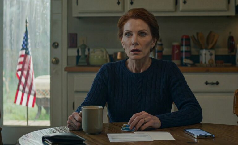 Min son ringde den morgonen, alldeles för glad och sa att han var på en “arbetsresa och platsen var ” lite känslig,“men på eftermiddagen öppnade jag mitt konto och hittade en resort i Maui, rumsservice, spaavgifter och ett foto av Brooke som håller i en cocktail vid solnedgången, och sedan nästa morgon skrek han, ” Varför är korten frysta?!” — det var då jag visste att det inte var jag som fick mest panik