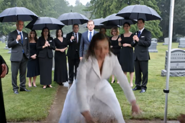 De bruid rende niet naar de begraafplaats om afscheid te nemen. Ze rende erheen omdat de man in de kist niet dood hoorde te zijn.