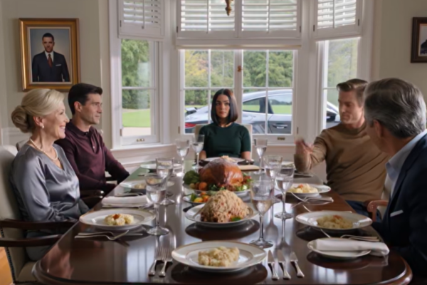 ‘Huur je nog steeds dat goedkope appartement en rijd je nog steeds in die aftandse auto?’ lachte mijn broer met Thanksgiving, terwijl hij met zijn Porsche-sleutels zwaaide. ‘Als oma’s testament wordt voorgelezen, koop ik een landhuis.’ Mijn ouders glimlachten alsof het geld hem al toebehoorde. Ik bleef eten. Vijf dagen later kwam hij aan bij het advocatenkantoor met luxe huizen op zijn telefoon. Toen noemde de advocaat mijn naam. Hij begon te gillen, maar de verzegelde brief die oma had achtergelaten, bracht zelfs mijn ouders tot zwijgen.